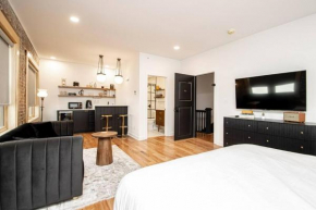 Historic Downtown Studio, Steps to Bathhouse Row, Room # 203